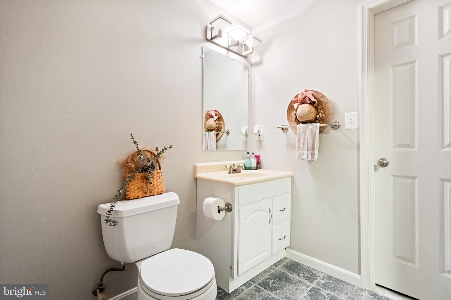 17226 GREENWOOD DR, ROUND HILL, Virginia 20141, 4 Bedrooms Bedrooms, ,2 BathroomsBathrooms,Residential,For sale,17226 GREENWOOD DR,VALO2095572 MLS # VALO2095572