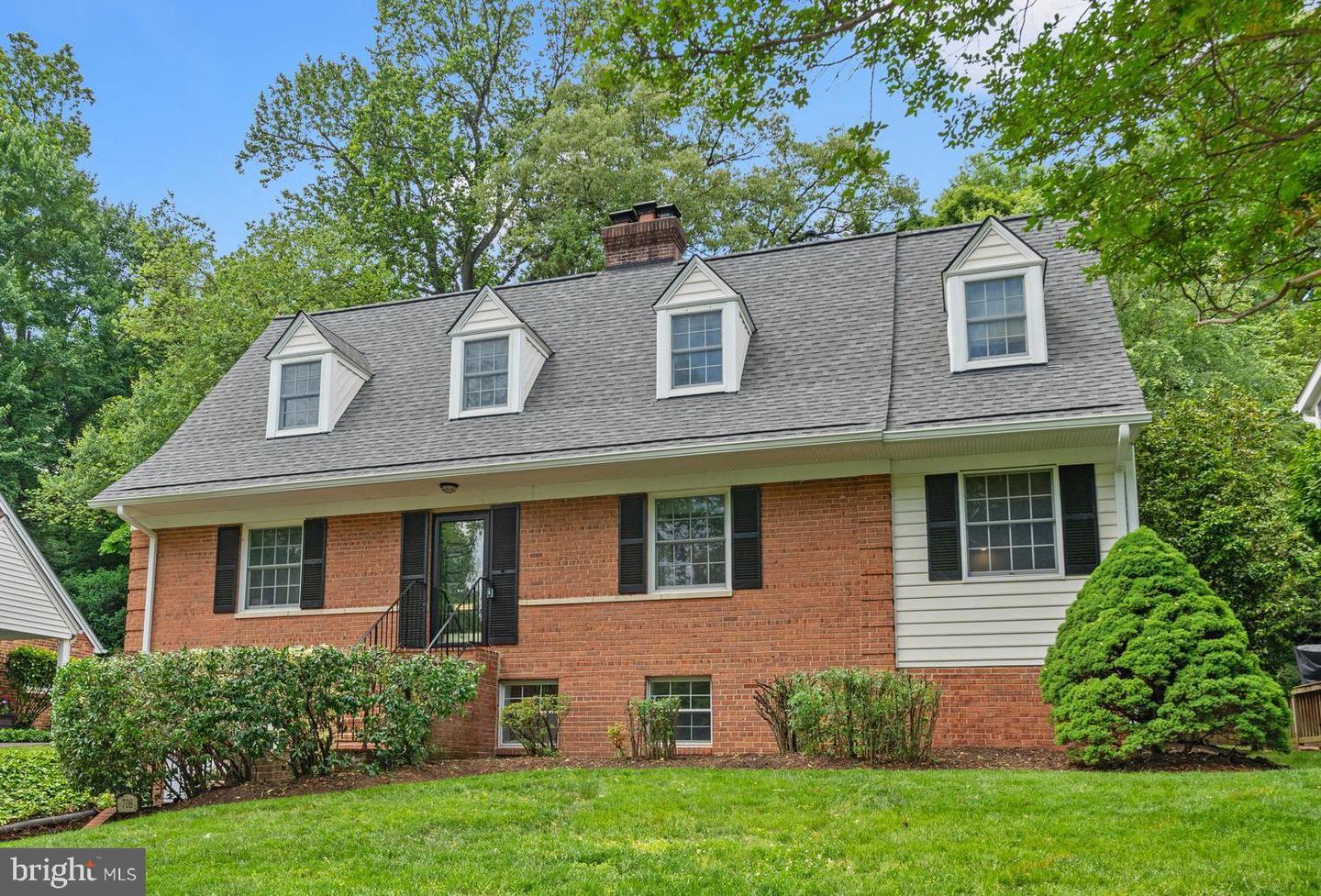 708 W TIMBER BRANCH PKWY, ALEXANDRIA, Virginia 22302, 5 Bedrooms Bedrooms, ,4 BathroomsBathrooms,Residential,For sale,708 W TIMBER BRANCH PKWY,VAAX2044954 MLS # VAAX2044954