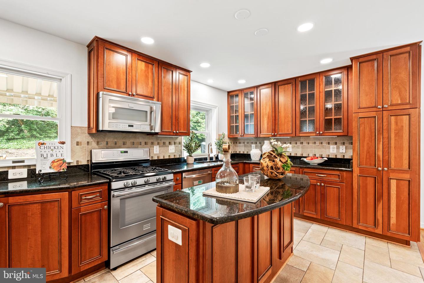708 W TIMBER BRANCH PKWY, ALEXANDRIA, Virginia 22302, 5 Bedrooms Bedrooms, ,4 BathroomsBathrooms,Residential,For sale,708 W TIMBER BRANCH PKWY,VAAX2044954 MLS # VAAX2044954
