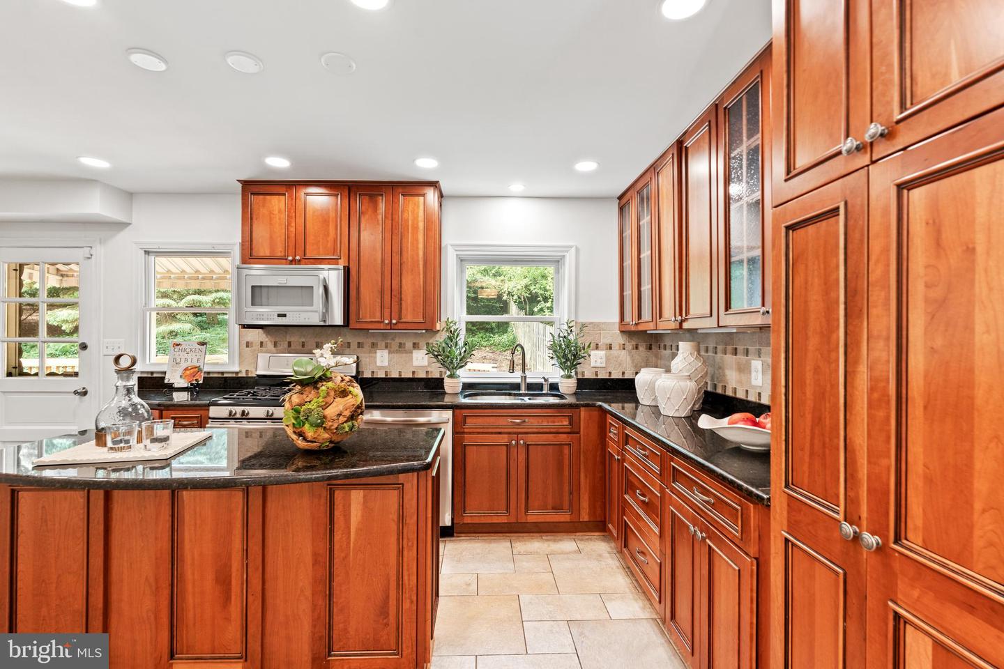 708 W TIMBER BRANCH PKWY, ALEXANDRIA, Virginia 22302, 5 Bedrooms Bedrooms, ,4 BathroomsBathrooms,Residential,For sale,708 W TIMBER BRANCH PKWY,VAAX2044954 MLS # VAAX2044954
