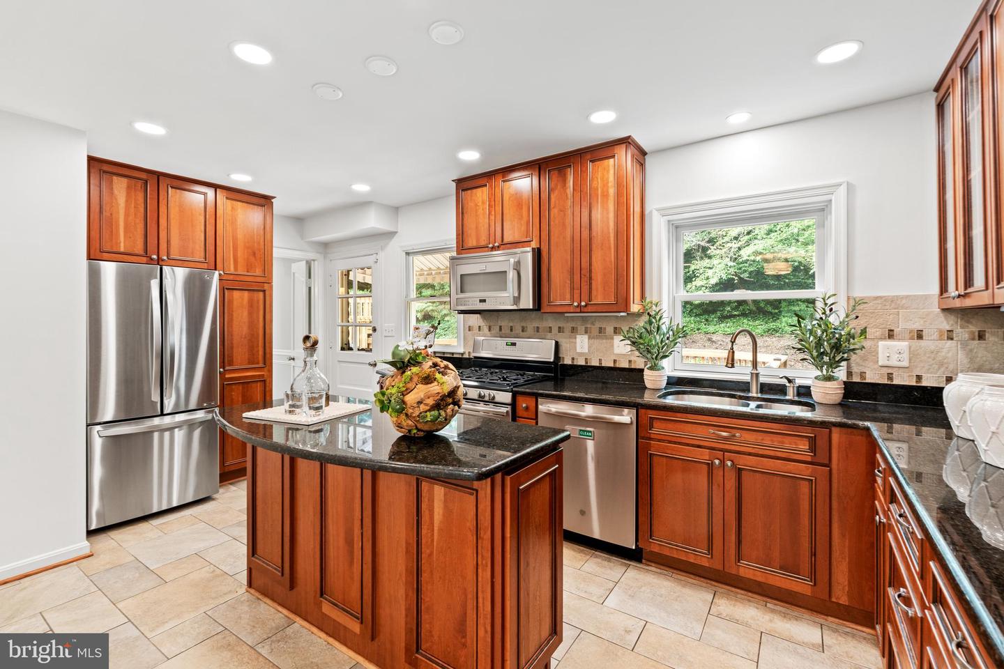 708 W TIMBER BRANCH PKWY, ALEXANDRIA, Virginia 22302, 5 Bedrooms Bedrooms, ,4 BathroomsBathrooms,Residential,For sale,708 W TIMBER BRANCH PKWY,VAAX2044954 MLS # VAAX2044954