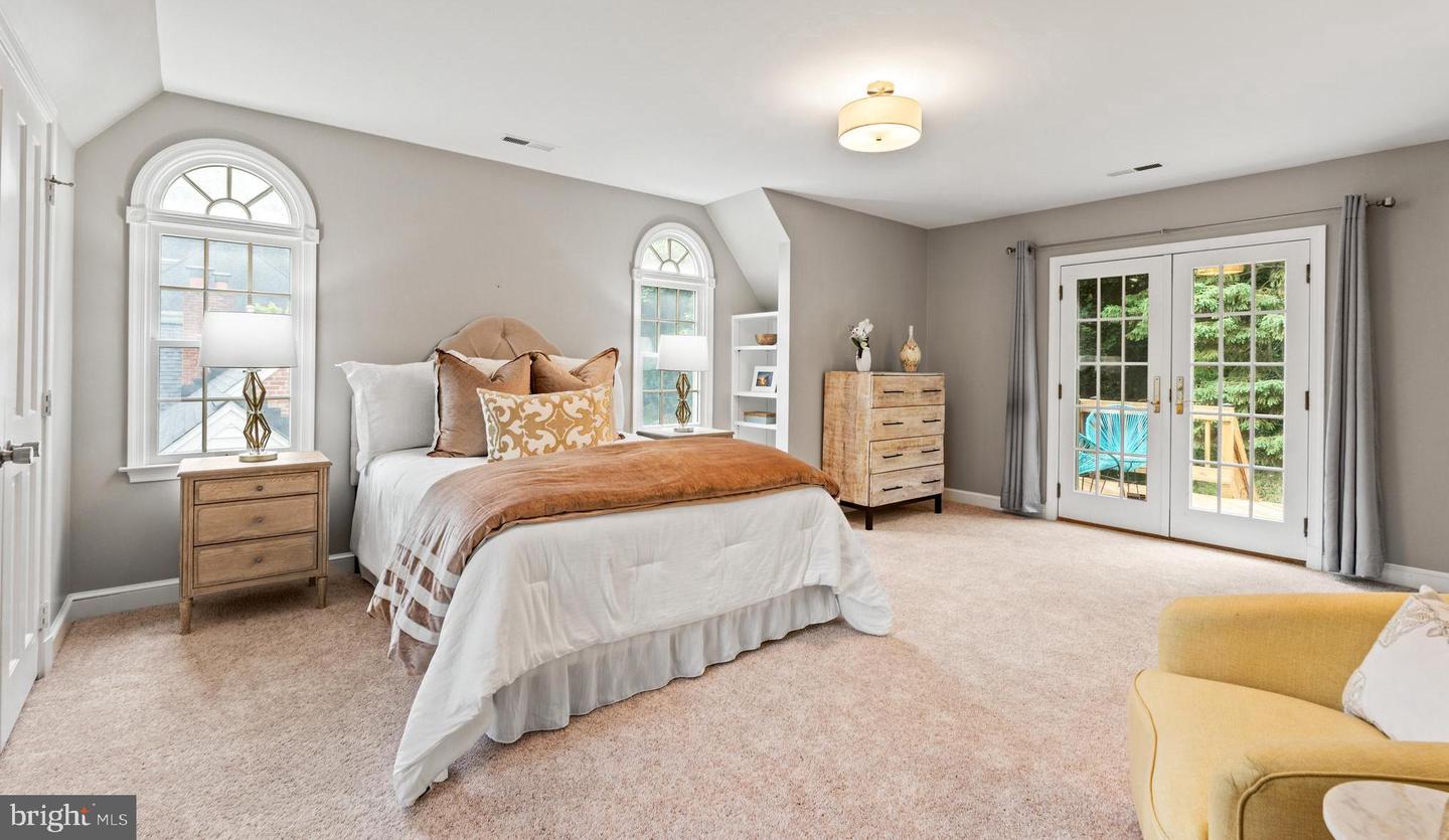 708 W TIMBER BRANCH PKWY, ALEXANDRIA, Virginia 22302, 5 Bedrooms Bedrooms, ,4 BathroomsBathrooms,Residential,For sale,708 W TIMBER BRANCH PKWY,VAAX2044954 MLS # VAAX2044954