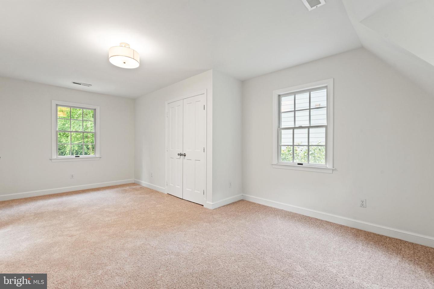 708 W TIMBER BRANCH PKWY, ALEXANDRIA, Virginia 22302, 5 Bedrooms Bedrooms, ,4 BathroomsBathrooms,Residential,For sale,708 W TIMBER BRANCH PKWY,VAAX2044954 MLS # VAAX2044954