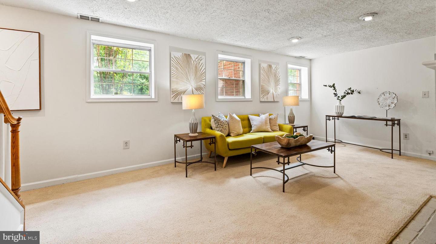 708 W TIMBER BRANCH PKWY, ALEXANDRIA, Virginia 22302, 5 Bedrooms Bedrooms, ,4 BathroomsBathrooms,Residential,For sale,708 W TIMBER BRANCH PKWY,VAAX2044954 MLS # VAAX2044954