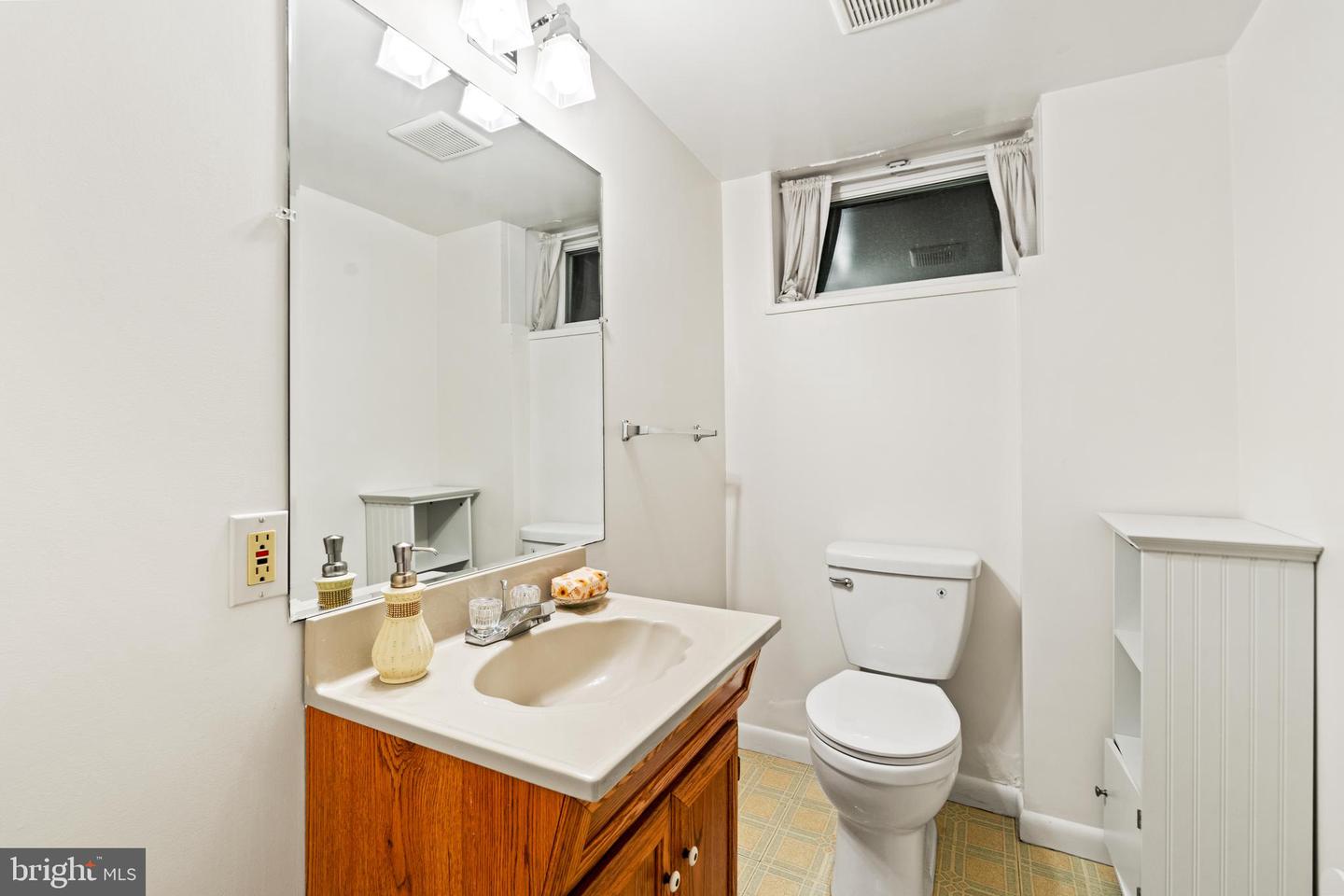 708 W TIMBER BRANCH PKWY, ALEXANDRIA, Virginia 22302, 5 Bedrooms Bedrooms, ,4 BathroomsBathrooms,Residential,For sale,708 W TIMBER BRANCH PKWY,VAAX2044954 MLS # VAAX2044954