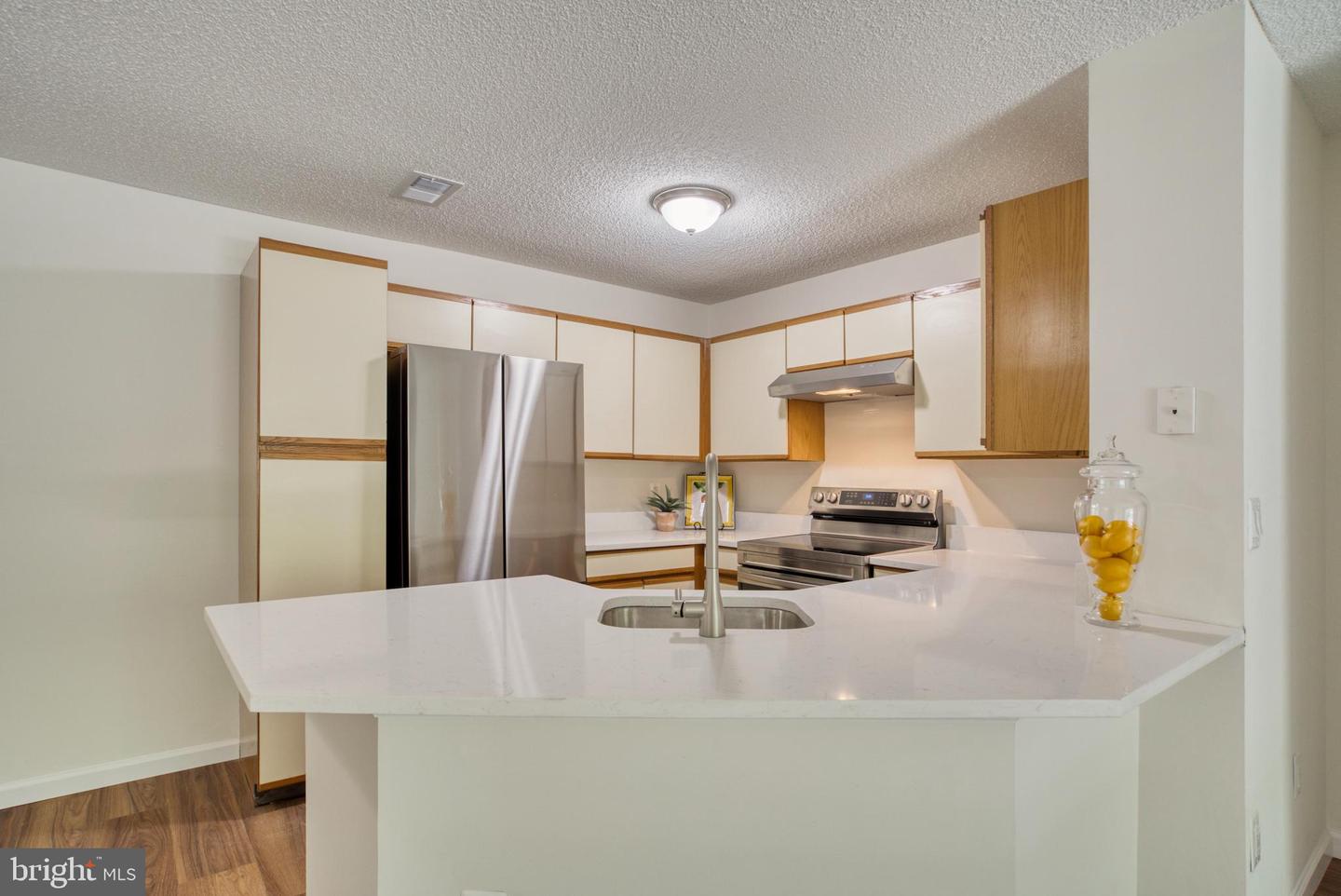 11717-D SUMMERCHASE CIR, RESTON, Virginia 20194, 1 Bedroom Bedrooms, 4 Rooms Rooms,1 BathroomBathrooms,Residential,For sale,11717-D SUMMERCHASE CIR,VAFX2238636 MLS # VAFX2238636