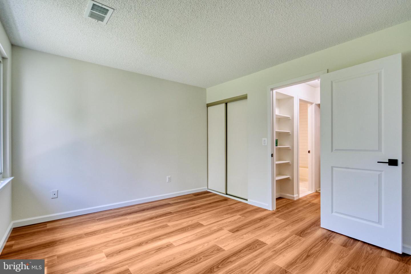11717-D SUMMERCHASE CIR, RESTON, Virginia 20194, 1 Bedroom Bedrooms, 4 Rooms Rooms,1 BathroomBathrooms,Residential,For sale,11717-D SUMMERCHASE CIR,VAFX2238636 MLS # VAFX2238636