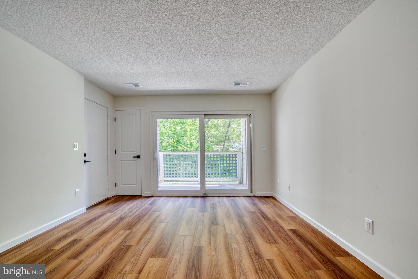 11717-D SUMMERCHASE CIR, RESTON, Virginia 20194, 1 Bedroom Bedrooms, 4 Rooms Rooms,1 BathroomBathrooms,Residential,For sale,11717-D SUMMERCHASE CIR,VAFX2238636 MLS # VAFX2238636