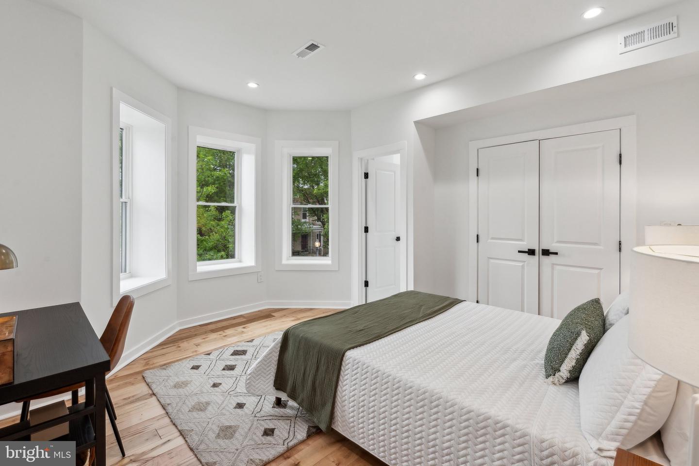 660 COLUMBIA RD NW, WASHINGTON, District Of Columbia 20001, 6 Bedrooms Bedrooms, ,4 BathroomsBathrooms,Residential,For sale,660 COLUMBIA RD NW,DCDC2199312 MLS # DCDC2199312
