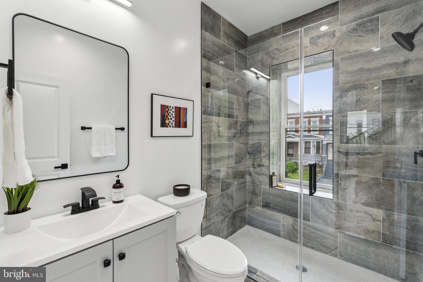 660 COLUMBIA RD NW, WASHINGTON, District Of Columbia 20001, 6 Bedrooms Bedrooms, ,4 BathroomsBathrooms,Residential,For sale,660 COLUMBIA RD NW,DCDC2199312 MLS # DCDC2199312