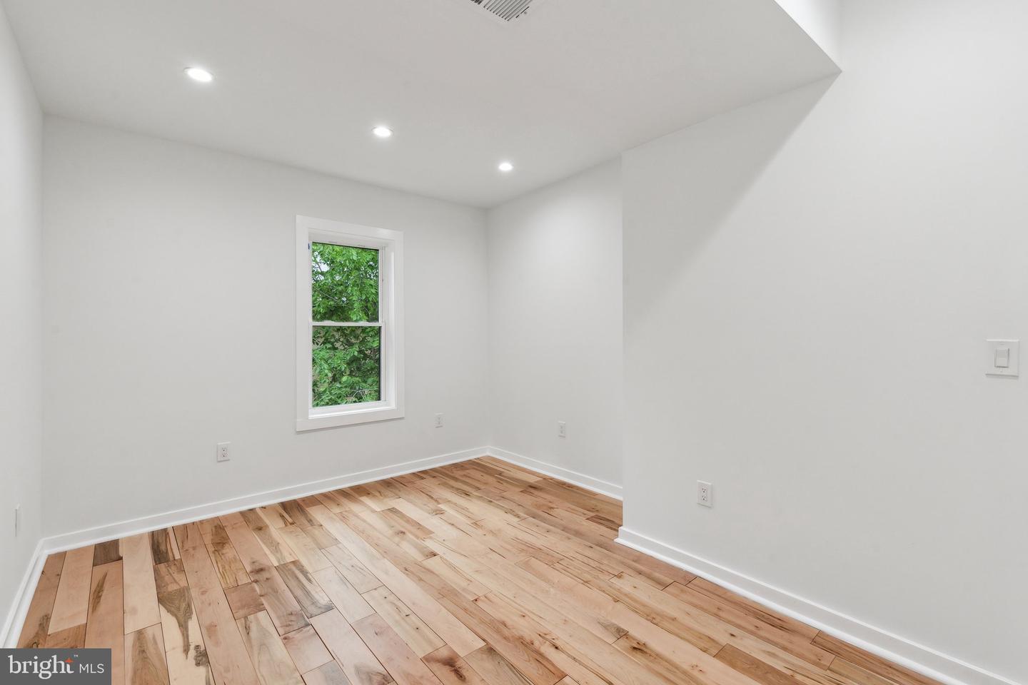 660 COLUMBIA RD NW, WASHINGTON, District Of Columbia 20001, 6 Bedrooms Bedrooms, ,4 BathroomsBathrooms,Residential,For sale,660 COLUMBIA RD NW,DCDC2199312 MLS # DCDC2199312