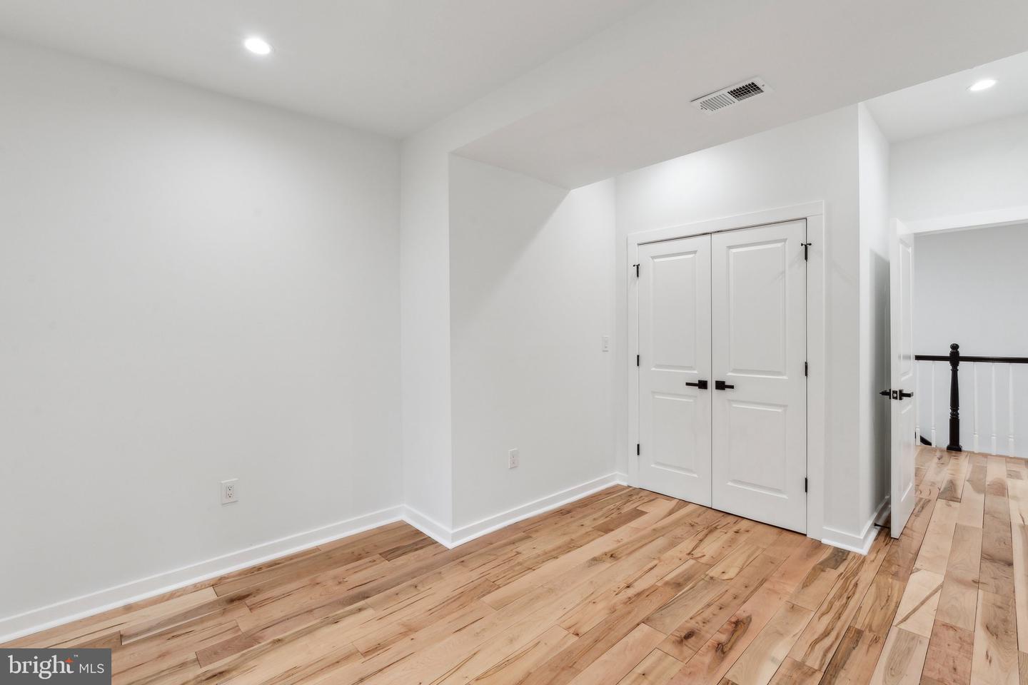 660 COLUMBIA RD NW, WASHINGTON, District Of Columbia 20001, 6 Bedrooms Bedrooms, ,4 BathroomsBathrooms,Residential,For sale,660 COLUMBIA RD NW,DCDC2199312 MLS # DCDC2199312