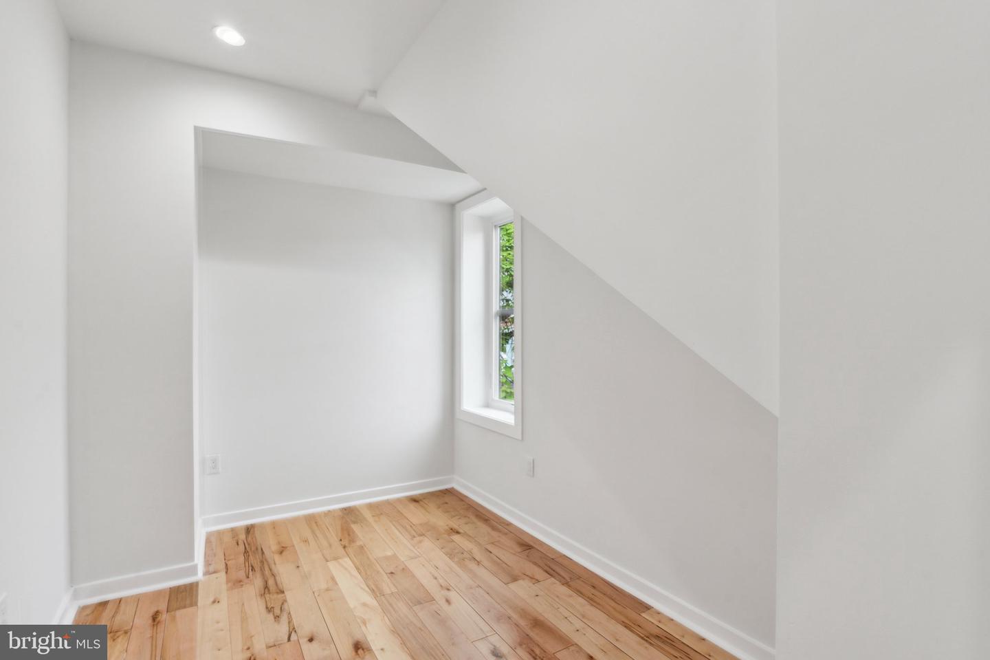 660 COLUMBIA RD NW, WASHINGTON, District Of Columbia 20001, 6 Bedrooms Bedrooms, ,4 BathroomsBathrooms,Residential,For sale,660 COLUMBIA RD NW,DCDC2199312 MLS # DCDC2199312