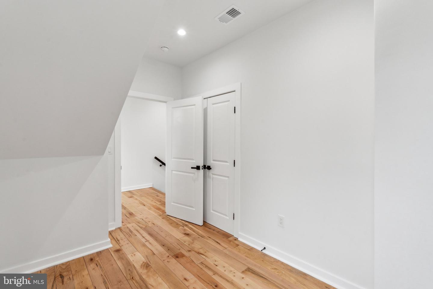 660 COLUMBIA RD NW, WASHINGTON, District Of Columbia 20001, 6 Bedrooms Bedrooms, ,4 BathroomsBathrooms,Residential,For sale,660 COLUMBIA RD NW,DCDC2199312 MLS # DCDC2199312