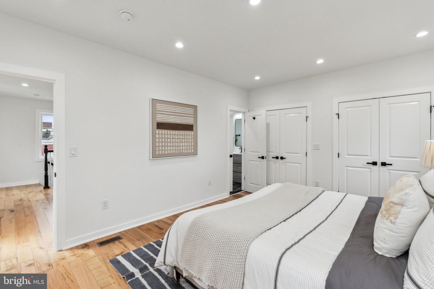 660 COLUMBIA RD NW, WASHINGTON, District Of Columbia 20001, 6 Bedrooms Bedrooms, ,4 BathroomsBathrooms,Residential,For sale,660 COLUMBIA RD NW,DCDC2199312 MLS # DCDC2199312