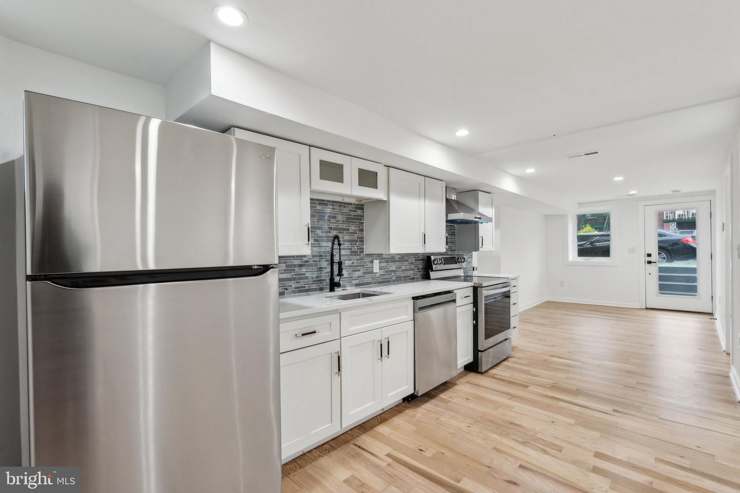 660 COLUMBIA RD NW, WASHINGTON, District Of Columbia 20001, 6 Bedrooms Bedrooms, ,4 BathroomsBathrooms,Residential,For sale,660 COLUMBIA RD NW,DCDC2199312 MLS # DCDC2199312