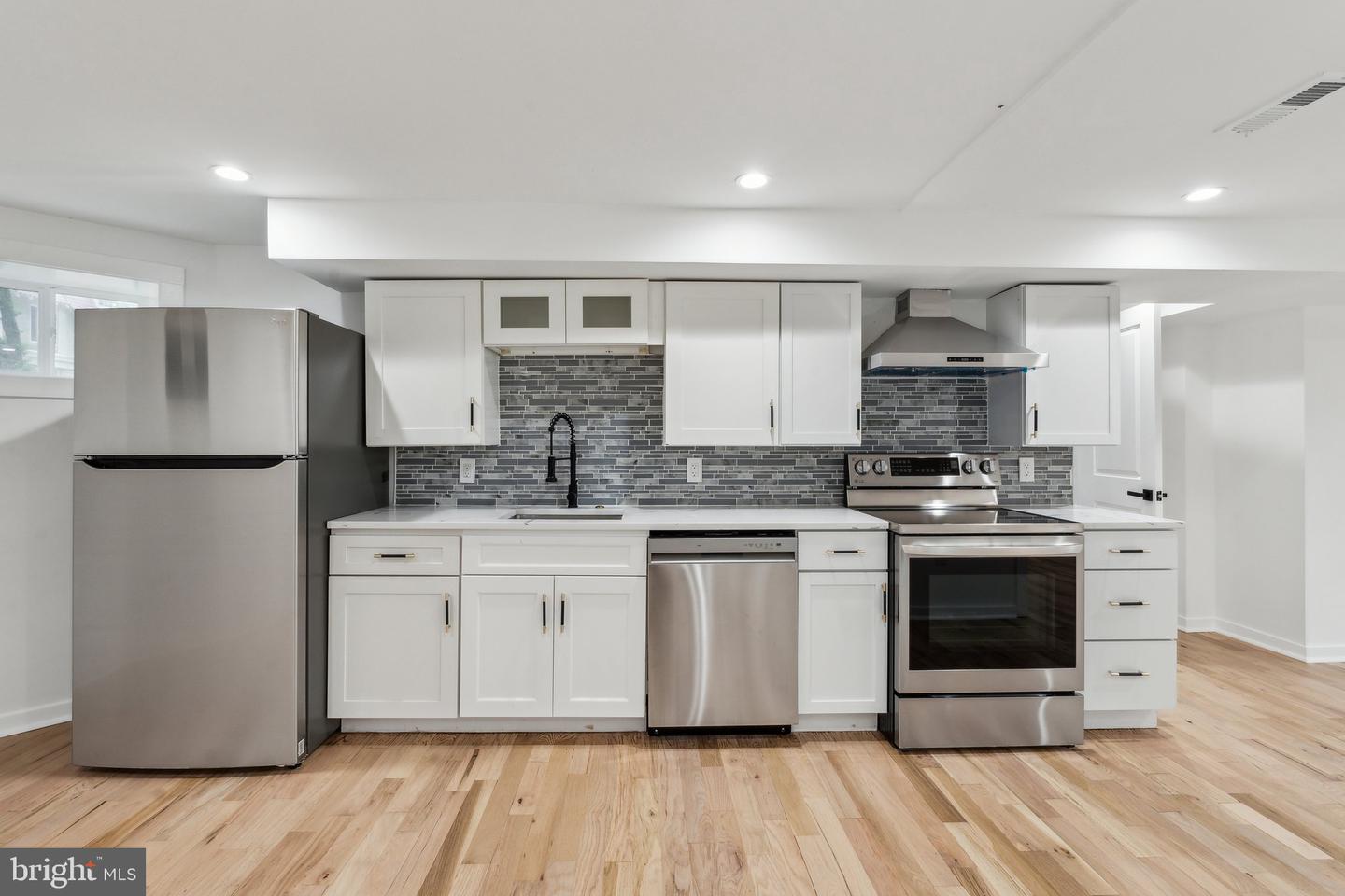 660 COLUMBIA RD NW, WASHINGTON, District Of Columbia 20001, 6 Bedrooms Bedrooms, ,4 BathroomsBathrooms,Residential,For sale,660 COLUMBIA RD NW,DCDC2199312 MLS # DCDC2199312