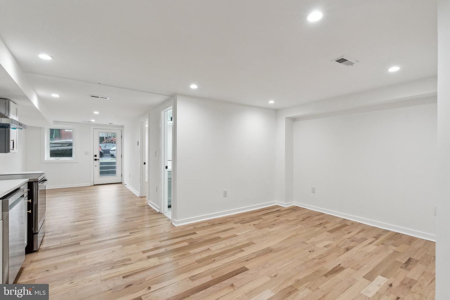 660 COLUMBIA RD NW, WASHINGTON, District Of Columbia 20001, 6 Bedrooms Bedrooms, ,4 BathroomsBathrooms,Residential,For sale,660 COLUMBIA RD NW,DCDC2199312 MLS # DCDC2199312
