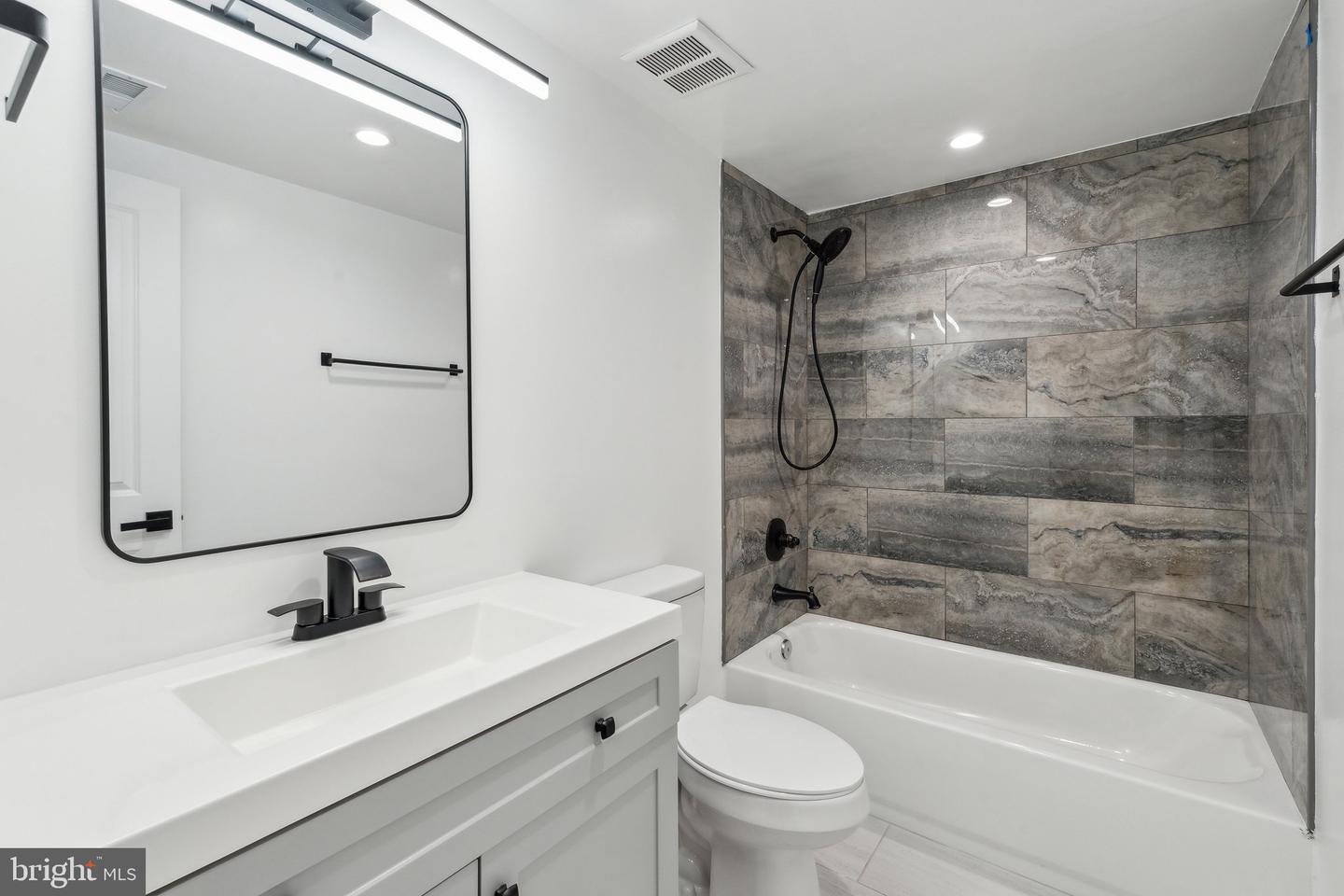 660 COLUMBIA RD NW, WASHINGTON, District Of Columbia 20001, 6 Bedrooms Bedrooms, ,4 BathroomsBathrooms,Residential,For sale,660 COLUMBIA RD NW,DCDC2199312 MLS # DCDC2199312