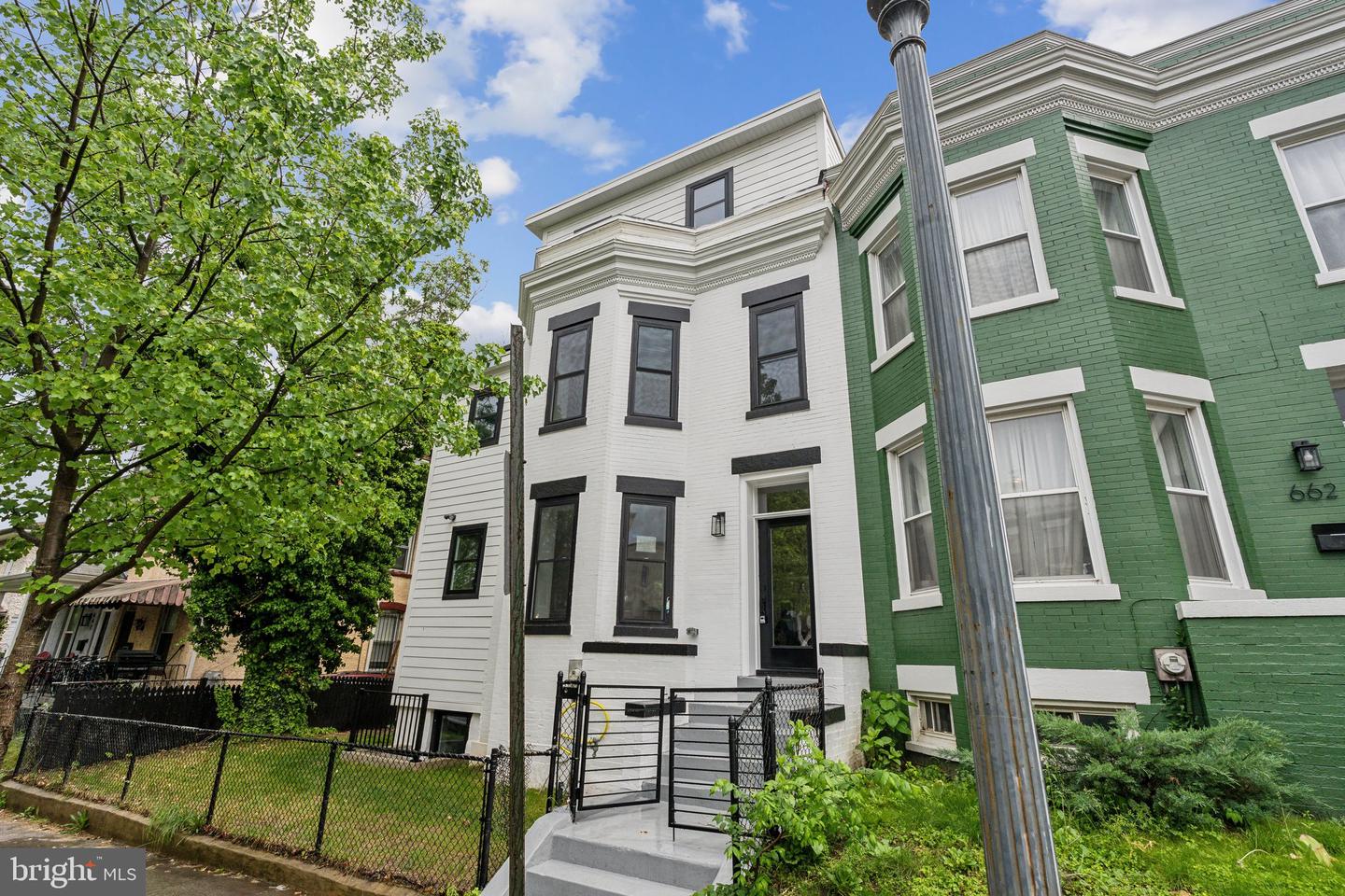 660 COLUMBIA RD NW, WASHINGTON, District Of Columbia 20001, 6 Bedrooms Bedrooms, ,4 BathroomsBathrooms,Residential,For sale,660 COLUMBIA RD NW,DCDC2199312 MLS # DCDC2199312