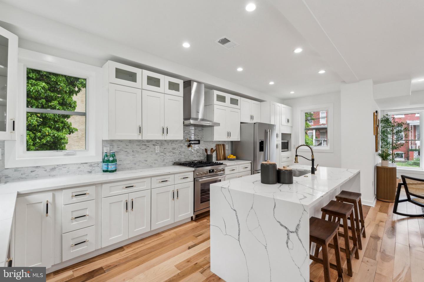 660 COLUMBIA RD NW, WASHINGTON, District Of Columbia 20001, 6 Bedrooms Bedrooms, ,4 BathroomsBathrooms,Residential,For sale,660 COLUMBIA RD NW,DCDC2199312 MLS # DCDC2199312