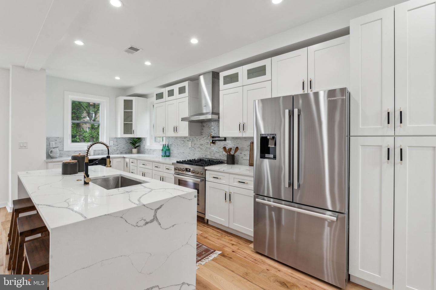 660 COLUMBIA RD NW, WASHINGTON, District Of Columbia 20001, 6 Bedrooms Bedrooms, ,4 BathroomsBathrooms,Residential,For sale,660 COLUMBIA RD NW,DCDC2199312 MLS # DCDC2199312