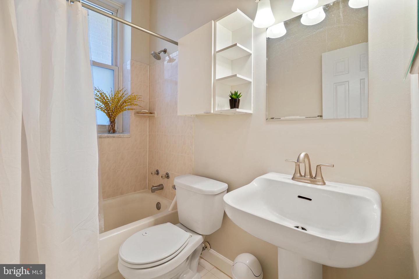 520 E ST NE #105, WASHINGTON, District Of Columbia 20002, 2 Bedrooms Bedrooms, ,1 BathroomBathrooms,Residential,For sale,520 E ST NE #105,DCDC2199282 MLS # DCDC2199282