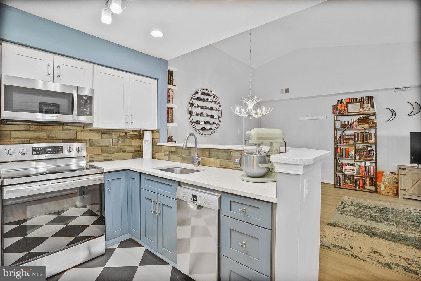6918 VICTORIA DR #K, ALEXANDRIA, Virginia 22310, 2 Bedrooms Bedrooms, ,2 BathroomsBathrooms,Residential,For sale,6918 VICTORIA DR #K,VAFX2239172 MLS # VAFX2239172