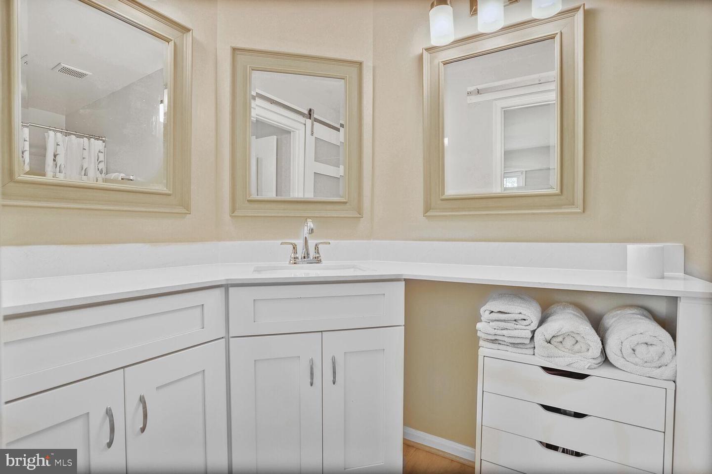 6918 VICTORIA DR #K, ALEXANDRIA, Virginia 22310, 2 Bedrooms Bedrooms, ,2 BathroomsBathrooms,Residential,For sale,6918 VICTORIA DR #K,VAFX2239172 MLS # VAFX2239172