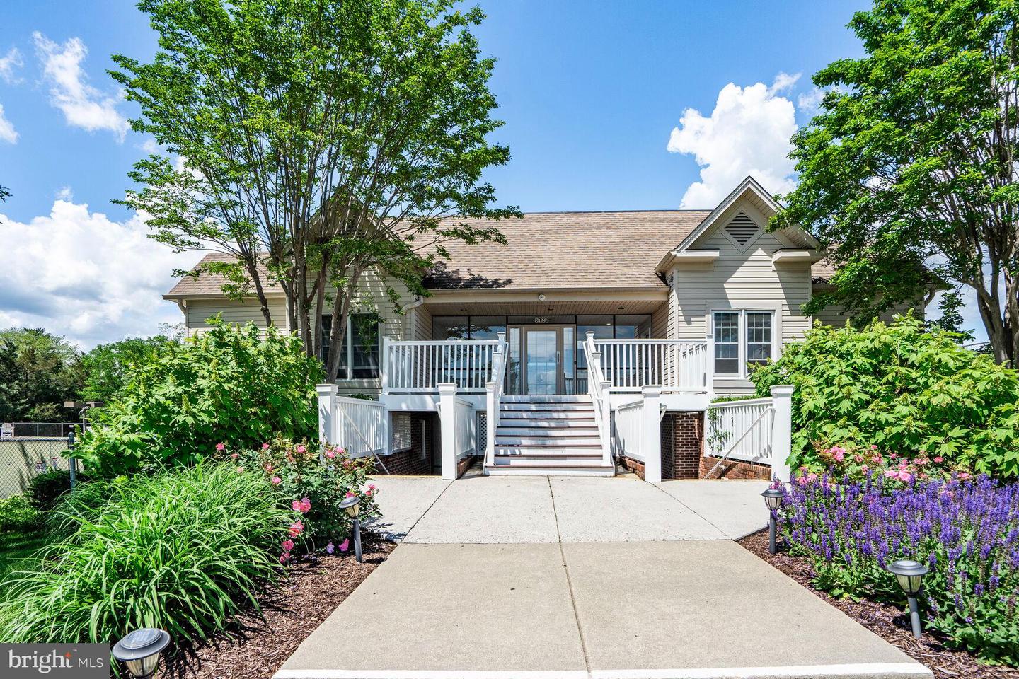 6918 VICTORIA DR #K, ALEXANDRIA, Virginia 22310, 2 Bedrooms Bedrooms, ,2 BathroomsBathrooms,Residential,For sale,6918 VICTORIA DR #K,VAFX2239172 MLS # VAFX2239172