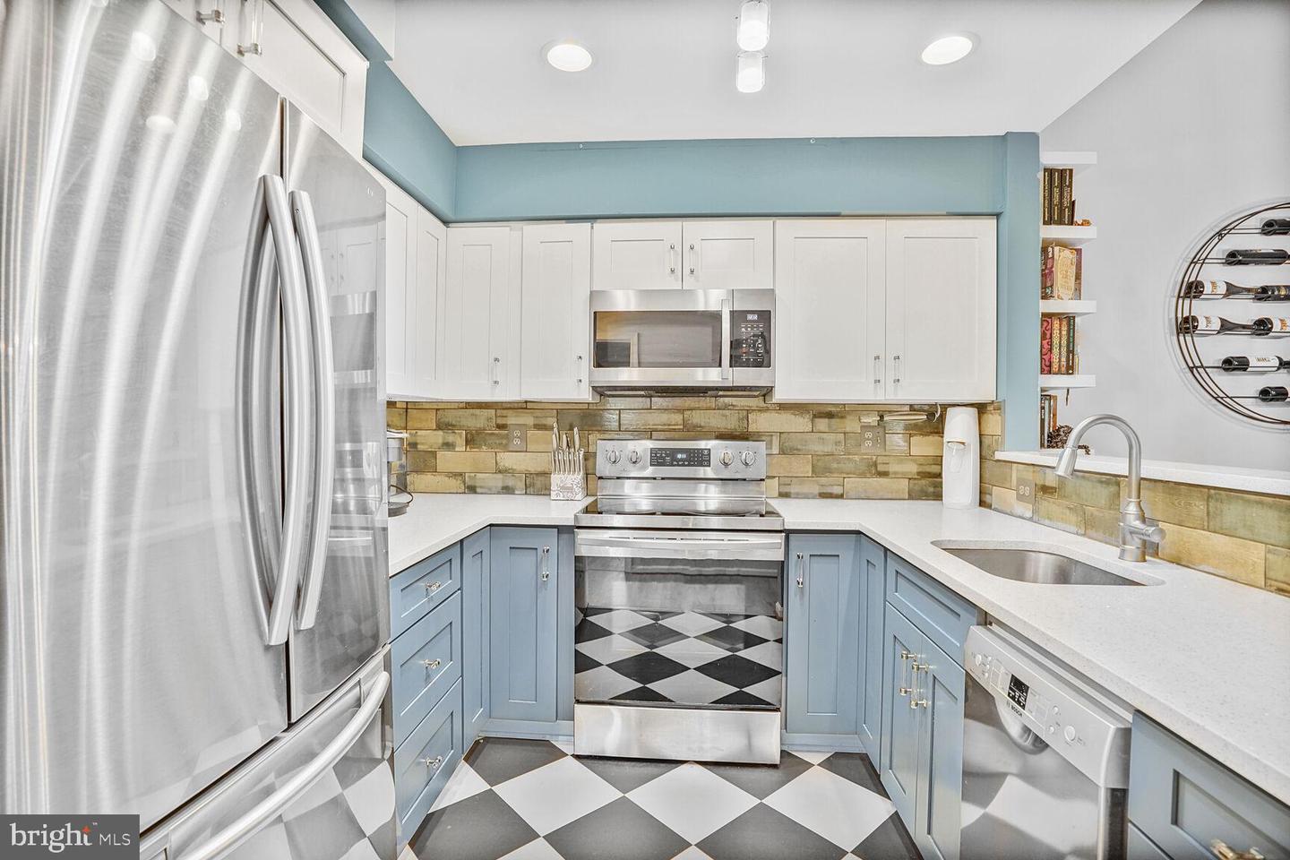 6918 VICTORIA DR #K, ALEXANDRIA, Virginia 22310, 2 Bedrooms Bedrooms, ,2 BathroomsBathrooms,Residential,For sale,6918 VICTORIA DR #K,VAFX2239172 MLS # VAFX2239172