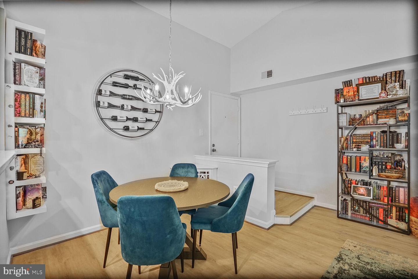 6918 VICTORIA DR #K, ALEXANDRIA, Virginia 22310, 2 Bedrooms Bedrooms, ,2 BathroomsBathrooms,Residential,For sale,6918 VICTORIA DR #K,VAFX2239172 MLS # VAFX2239172
