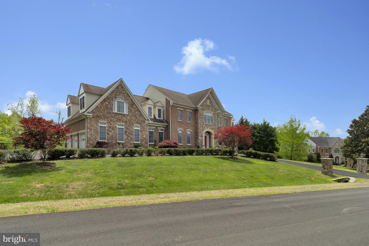 9907 HESSICK CT, GREAT FALLS, Virginia 22066, 6 Bedrooms Bedrooms, ,5 BathroomsBathrooms,Residential,For sale,9907 HESSICK CT,VAFX2238914 MLS # VAFX2238914
