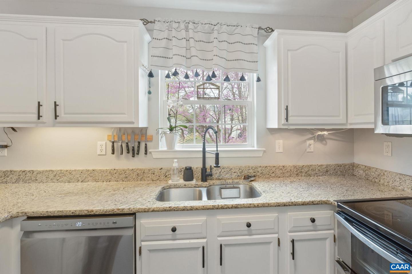 1550 PRIMROSE LN, CHARLOTTESVILLE, Virginia 22902, 3 Bedrooms Bedrooms, ,2 BathroomsBathrooms,Residential,For sale,1550 PRIMROSE LN,664131 MLS # 664131