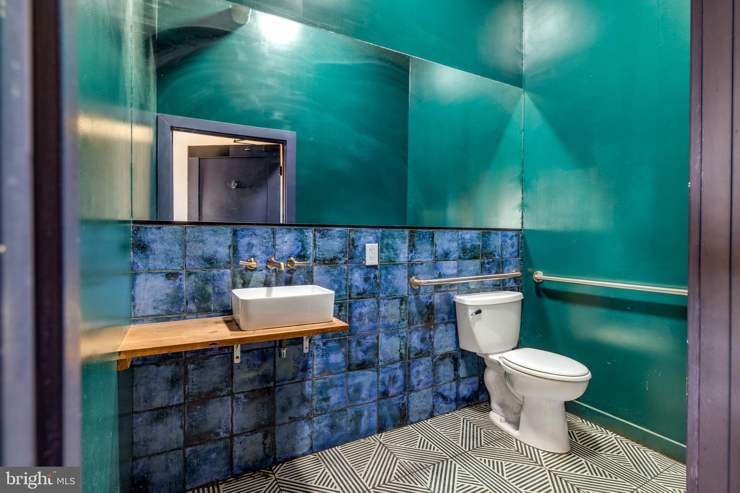 1451 MARYLAND AVE NE, WASHINGTON, District Of Columbia 20002, 2 Bedrooms Bedrooms, 8 Rooms Rooms,2 BathroomsBathrooms,Residential,For sale,1451 MARYLAND AVE NE,DCDC2199272 MLS # DCDC2199272