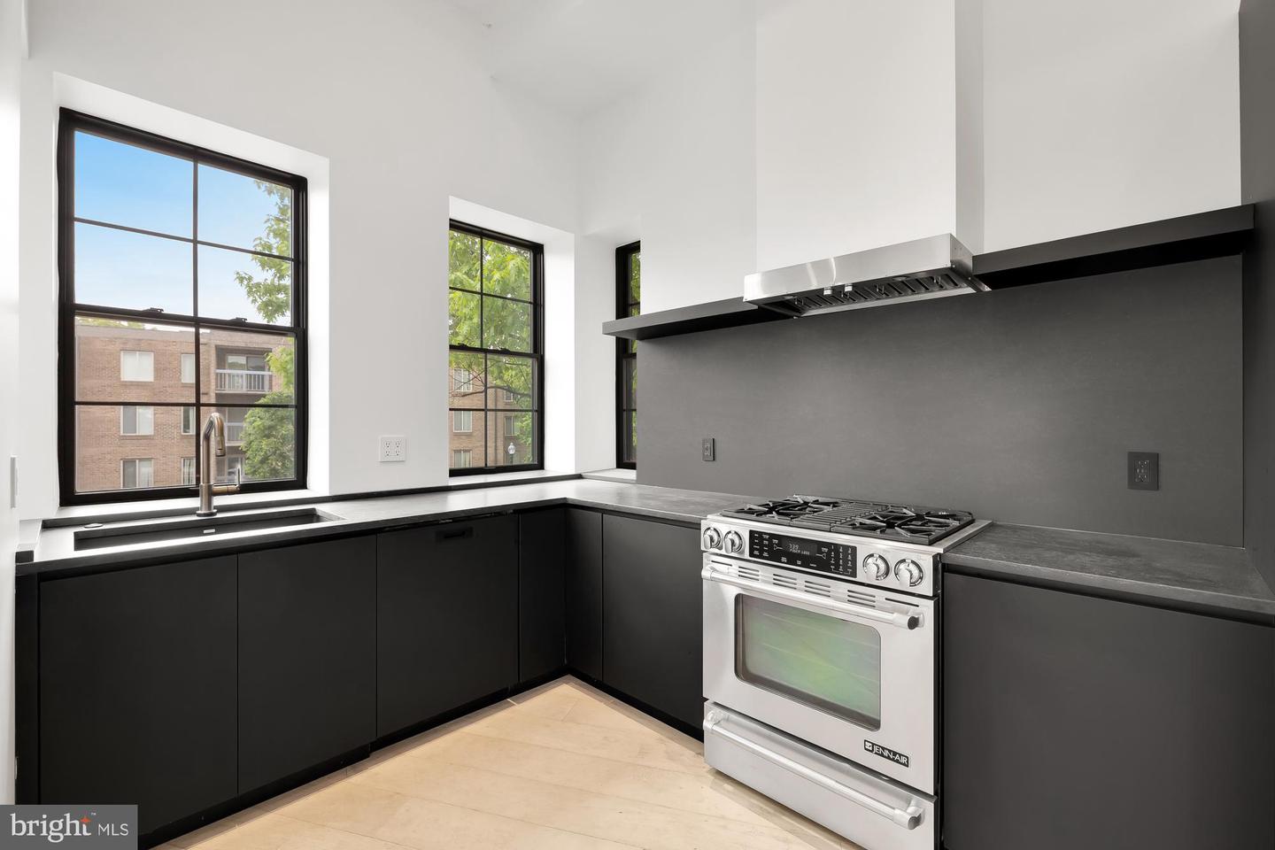 1451 MARYLAND AVE NE, WASHINGTON, District Of Columbia 20002, 2 Bedrooms Bedrooms, 8 Rooms Rooms,2 BathroomsBathrooms,Residential,For sale,1451 MARYLAND AVE NE,DCDC2199272 MLS # DCDC2199272