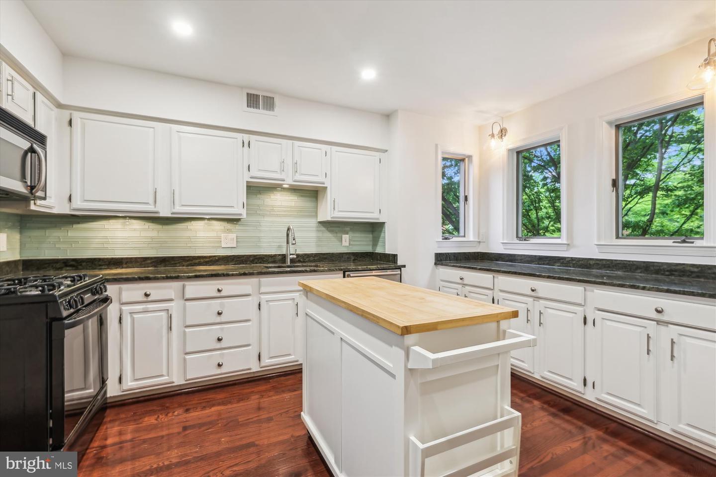 2646 WOODLEY PL NW #1/2, WASHINGTON, District Of Columbia 20008, 2 Bedrooms Bedrooms, ,2 BathroomsBathrooms,Residential,For sale,2646 WOODLEY PL NW #1/2,DCDC2199388 MLS # DCDC2199388