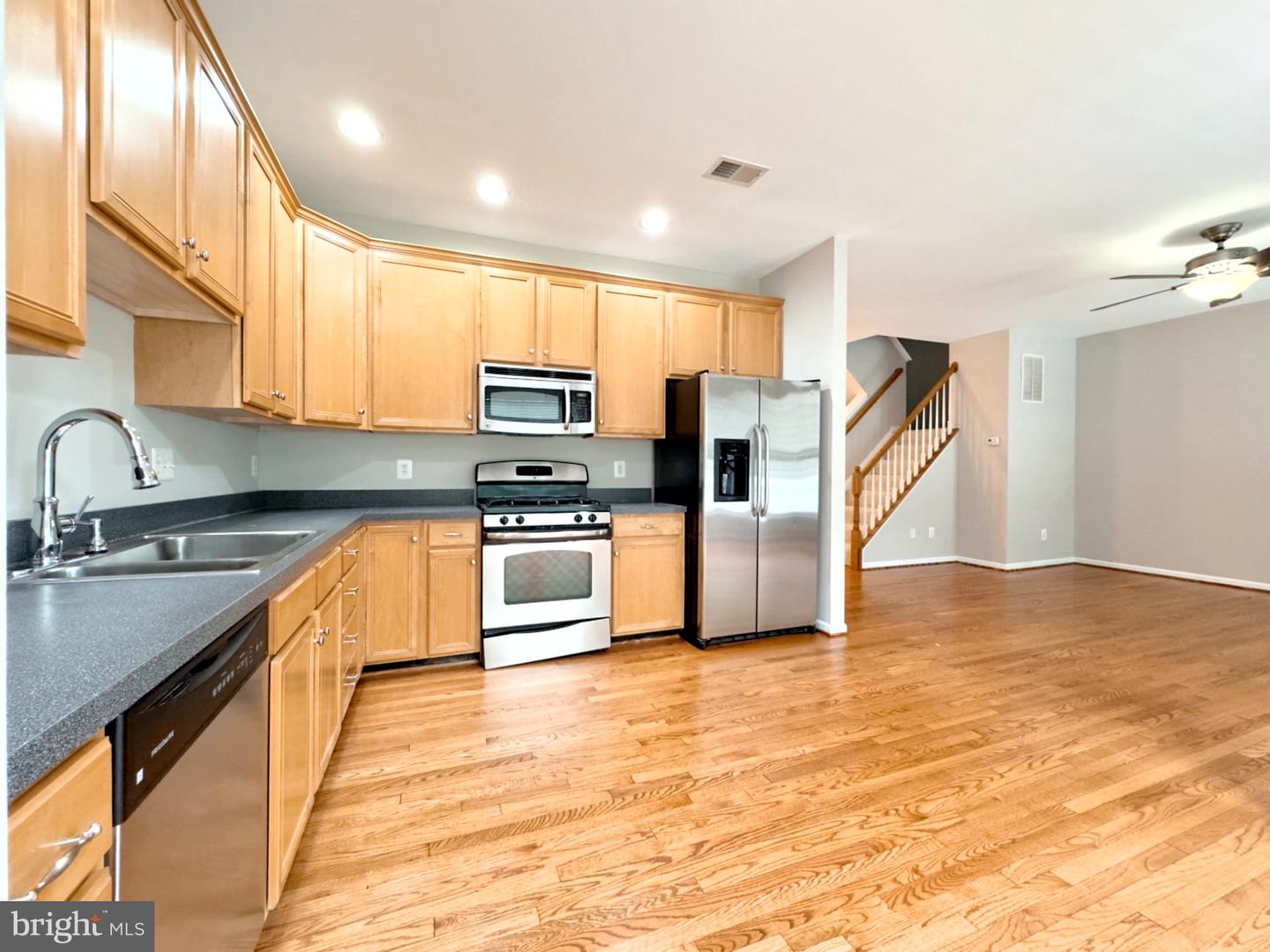43261 SOMERSET HILLS TER, ASHBURN, Virginia 20147, 3 Bedrooms Bedrooms, ,2 BathroomsBathrooms,Residential,For sale,43261 SOMERSET HILLS TER,VALO2095706 MLS # VALO2095706