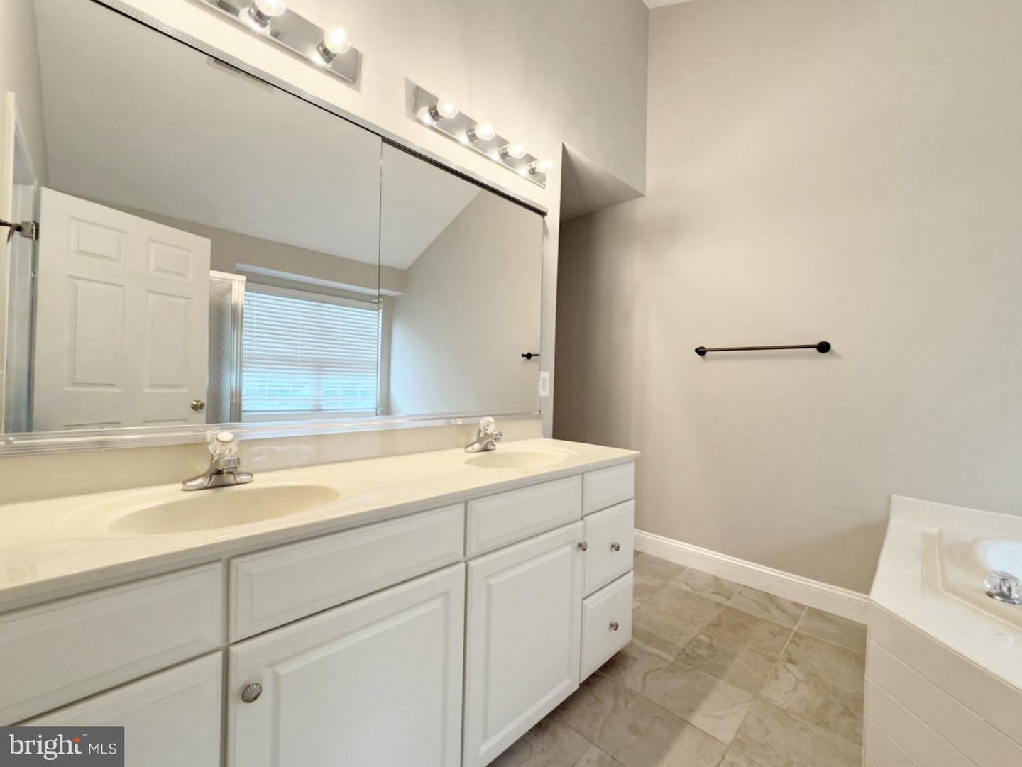 43261 SOMERSET HILLS TER, ASHBURN, Virginia 20147, 3 Bedrooms Bedrooms, ,2 BathroomsBathrooms,Residential,For sale,43261 SOMERSET HILLS TER,VALO2095706 MLS # VALO2095706