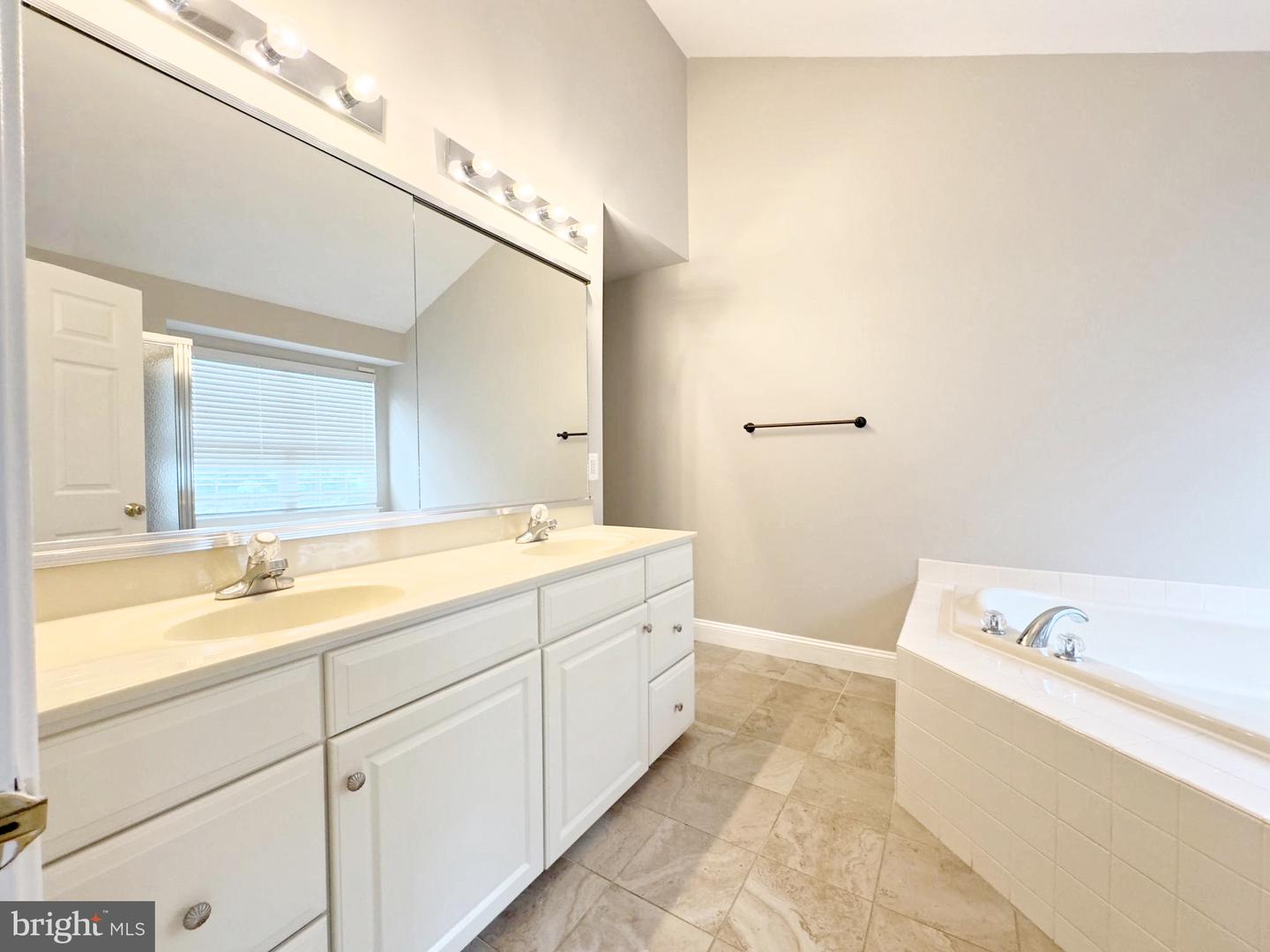 43261 SOMERSET HILLS TER, ASHBURN, Virginia 20147, 3 Bedrooms Bedrooms, ,2 BathroomsBathrooms,Residential,For sale,43261 SOMERSET HILLS TER,VALO2095706 MLS # VALO2095706