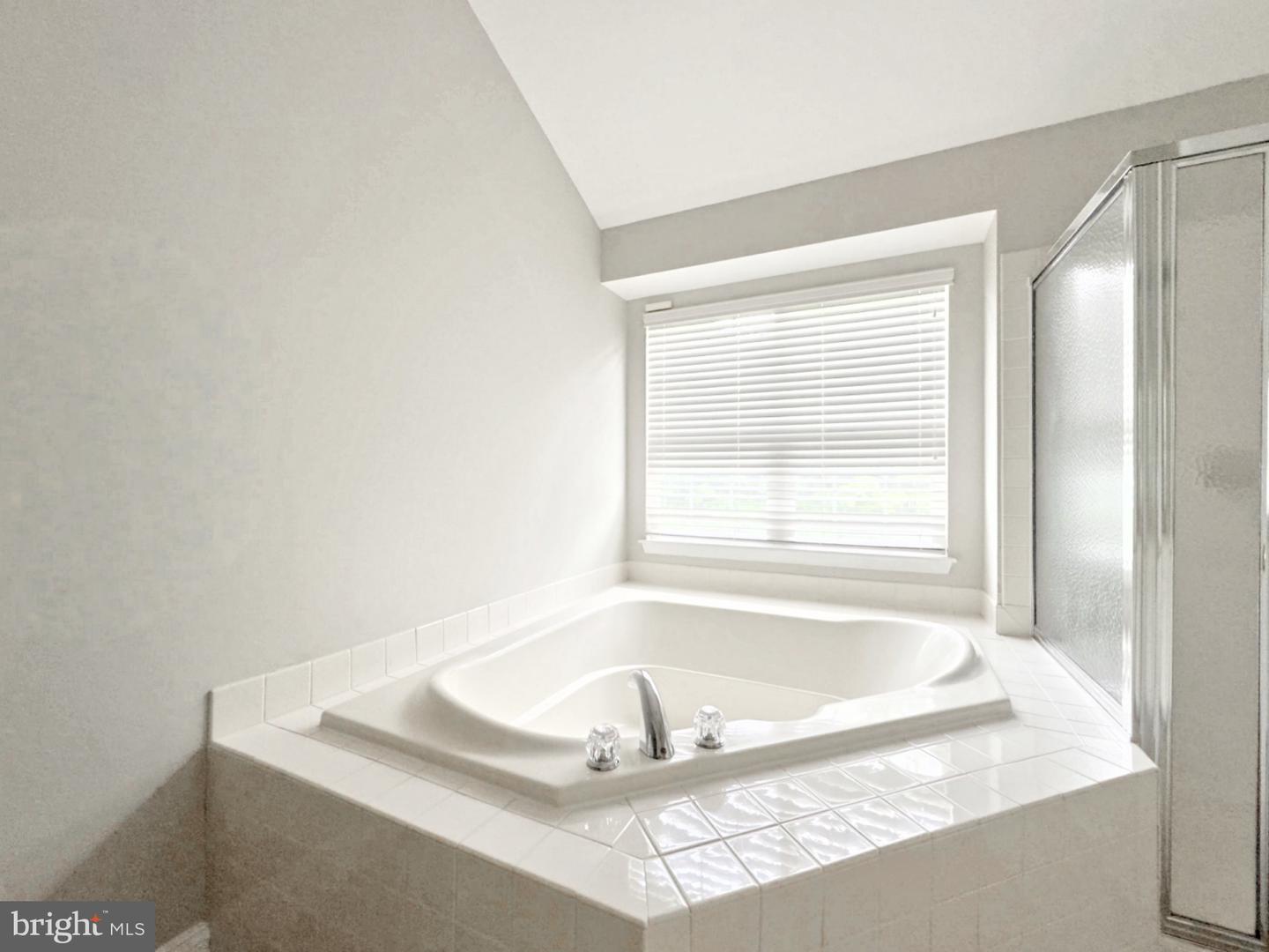 43261 SOMERSET HILLS TER, ASHBURN, Virginia 20147, 3 Bedrooms Bedrooms, ,2 BathroomsBathrooms,Residential,For sale,43261 SOMERSET HILLS TER,VALO2095706 MLS # VALO2095706