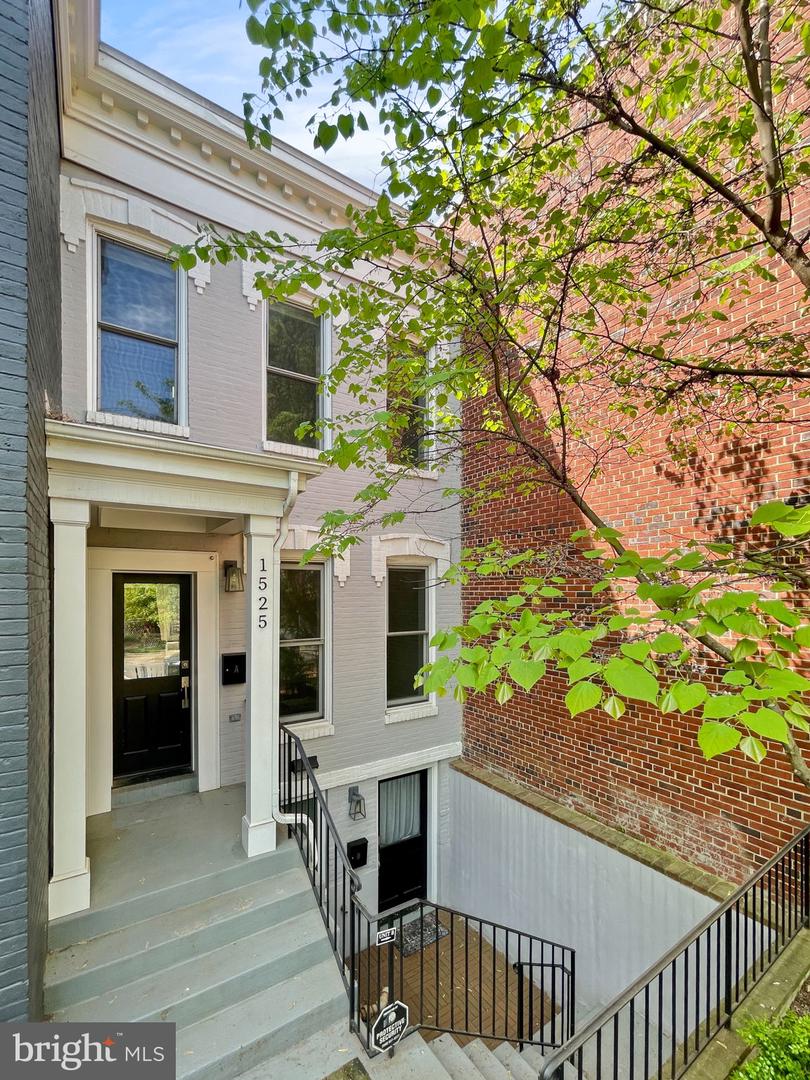 1525 E ST SE, WASHINGTON, District Of Columbia 20003, 4 Bedrooms Bedrooms, ,3 BathroomsBathrooms,Residential,For sale,1525 E ST SE,DCDC2199378 MLS # DCDC2199378