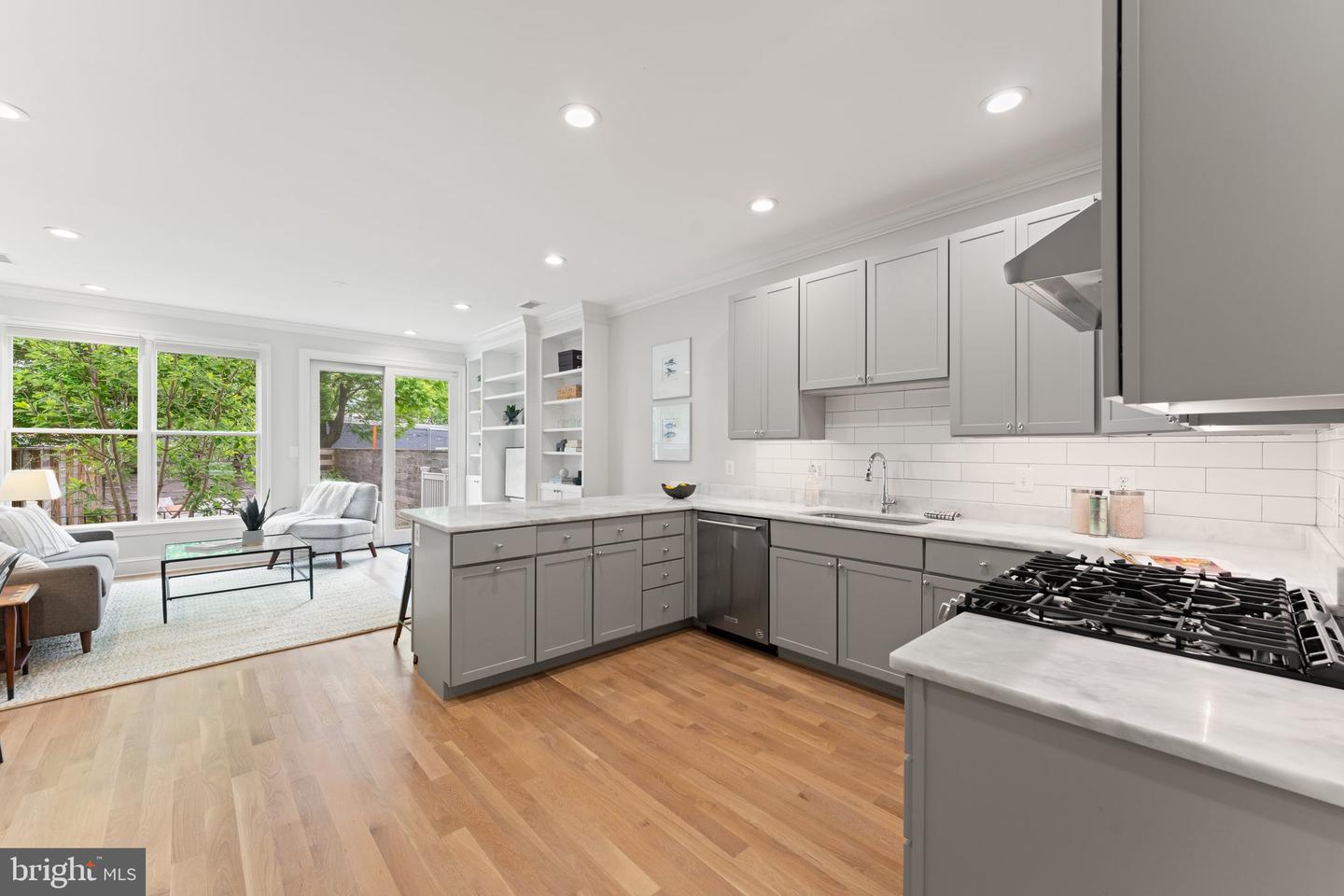 1525 E ST SE, WASHINGTON, District Of Columbia 20003, 4 Bedrooms Bedrooms, ,3 BathroomsBathrooms,Residential,For sale,1525 E ST SE,DCDC2199378 MLS # DCDC2199378