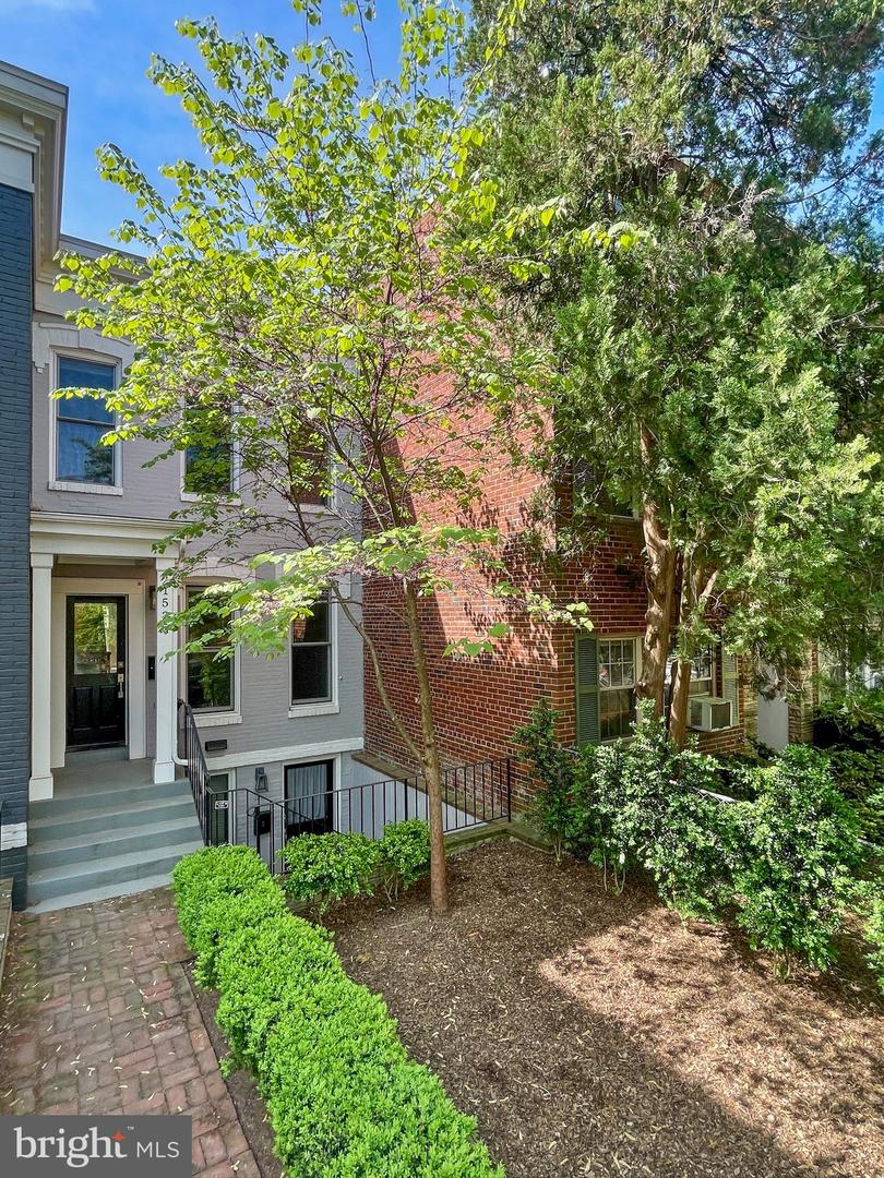 1525 E ST SE, WASHINGTON, District Of Columbia 20003, 4 Bedrooms Bedrooms, ,3 BathroomsBathrooms,Residential,For sale,1525 E ST SE,DCDC2199378 MLS # DCDC2199378
