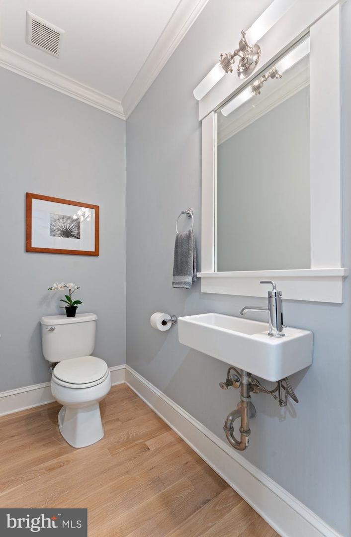 1525 E ST SE, WASHINGTON, District Of Columbia 20003, 4 Bedrooms Bedrooms, ,3 BathroomsBathrooms,Residential,For sale,1525 E ST SE,DCDC2199378 MLS # DCDC2199378