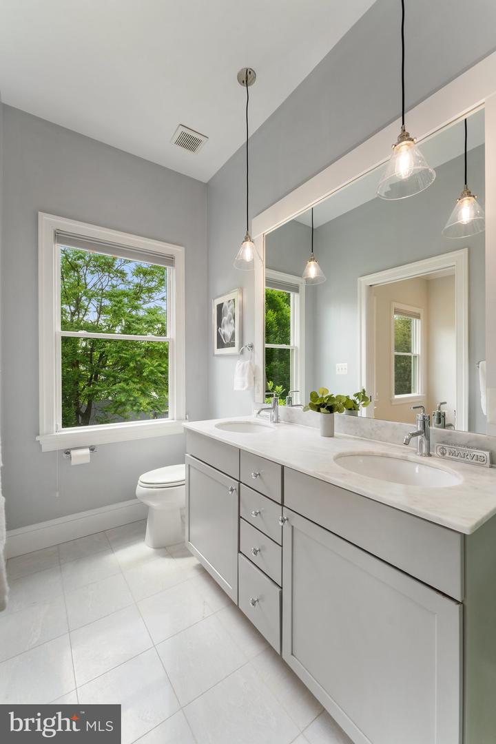 1525 E ST SE, WASHINGTON, District Of Columbia 20003, 4 Bedrooms Bedrooms, ,3 BathroomsBathrooms,Residential,For sale,1525 E ST SE,DCDC2199378 MLS # DCDC2199378