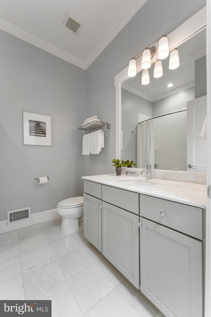 1525 E ST SE, WASHINGTON, District Of Columbia 20003, 4 Bedrooms Bedrooms, ,3 BathroomsBathrooms,Residential,For sale,1525 E ST SE,DCDC2199378 MLS # DCDC2199378