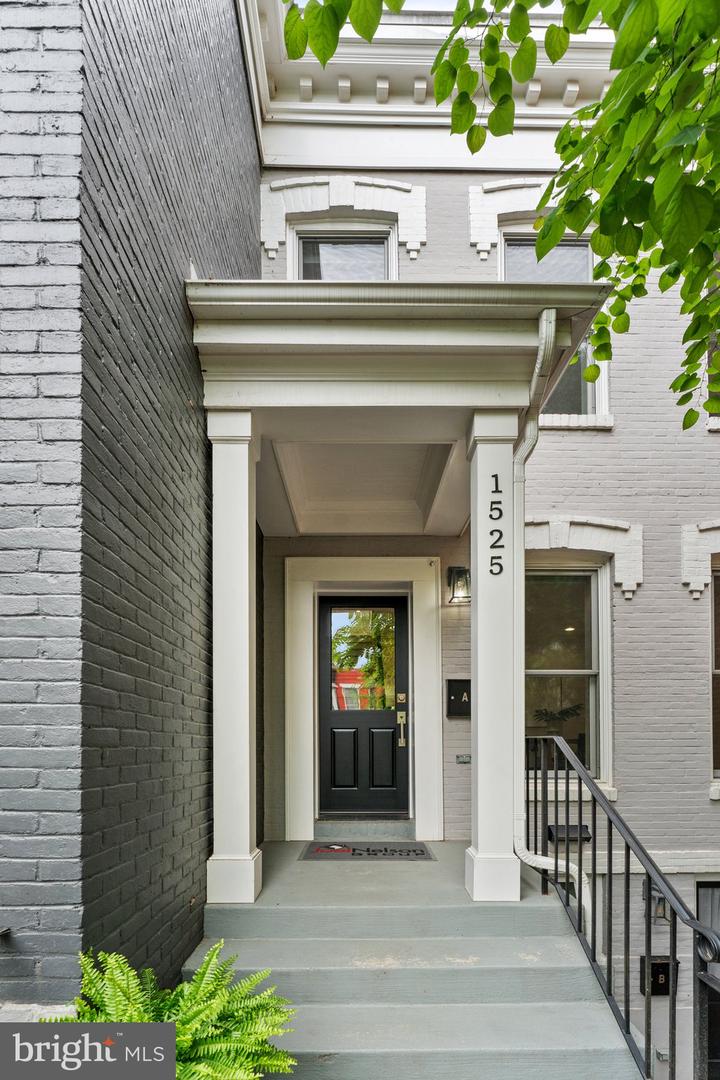 1525 E ST SE, WASHINGTON, District Of Columbia 20003, 4 Bedrooms Bedrooms, ,3 BathroomsBathrooms,Residential,For sale,1525 E ST SE,DCDC2199378 MLS # DCDC2199378