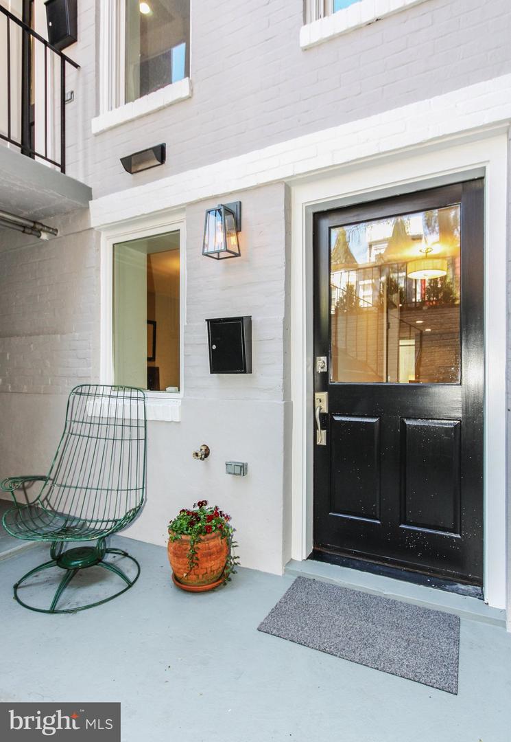 1525 E ST SE, WASHINGTON, District Of Columbia 20003, 4 Bedrooms Bedrooms, ,3 BathroomsBathrooms,Residential,For sale,1525 E ST SE,DCDC2199378 MLS # DCDC2199378