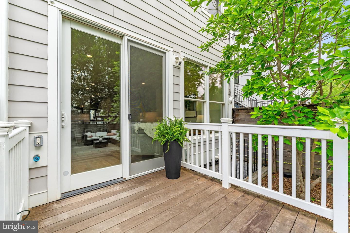 1525 E ST SE, WASHINGTON, District Of Columbia 20003, 4 Bedrooms Bedrooms, ,3 BathroomsBathrooms,Residential,For sale,1525 E ST SE,DCDC2199378 MLS # DCDC2199378